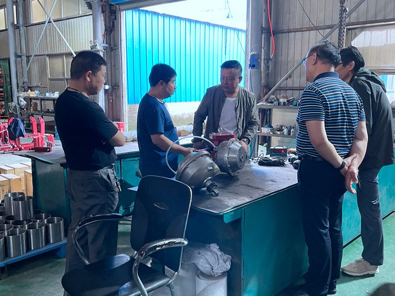 合作伙伴的主要負(fù)責(zé)人來我廠參觀、調(diào)研