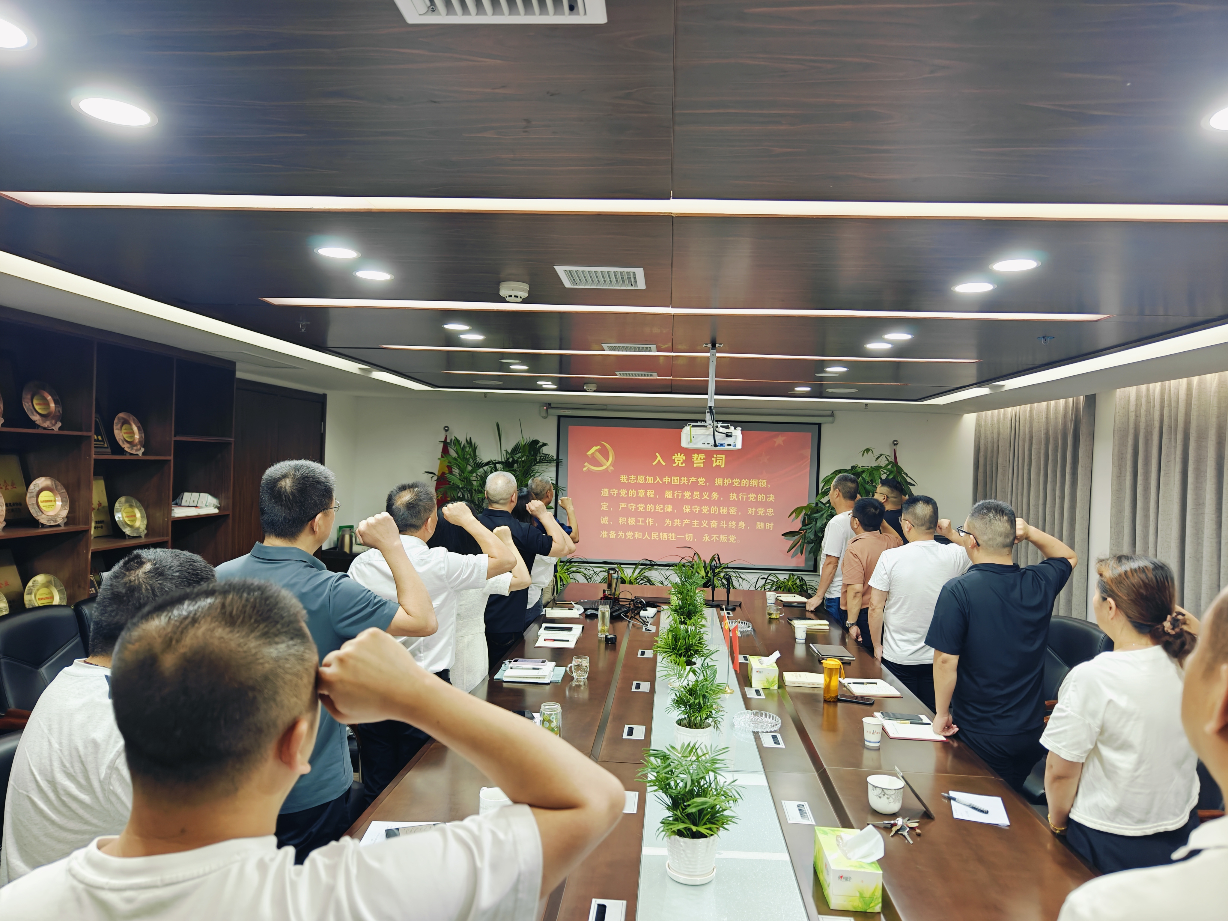 紅歌嘹亮頌黨恩 黨建領(lǐng)航筑精品(圖1)